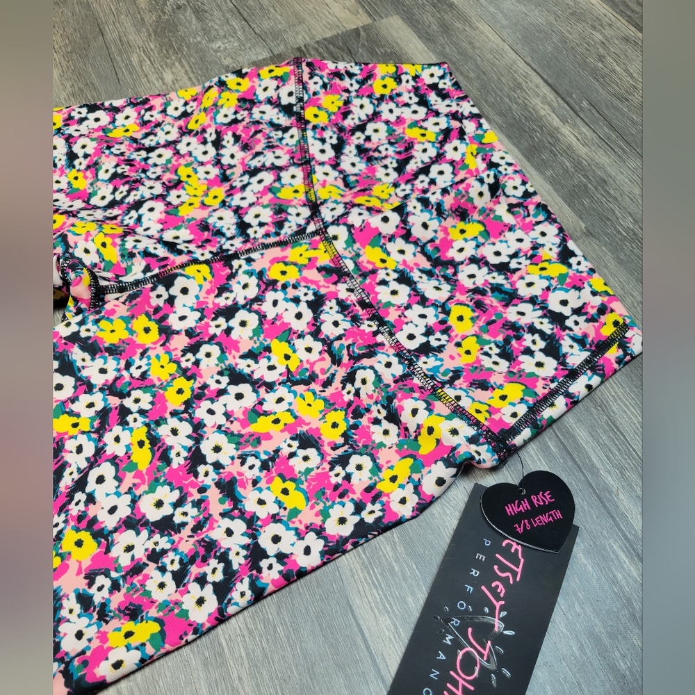 NWT Betsey Johnson High Rise Yoga Capri